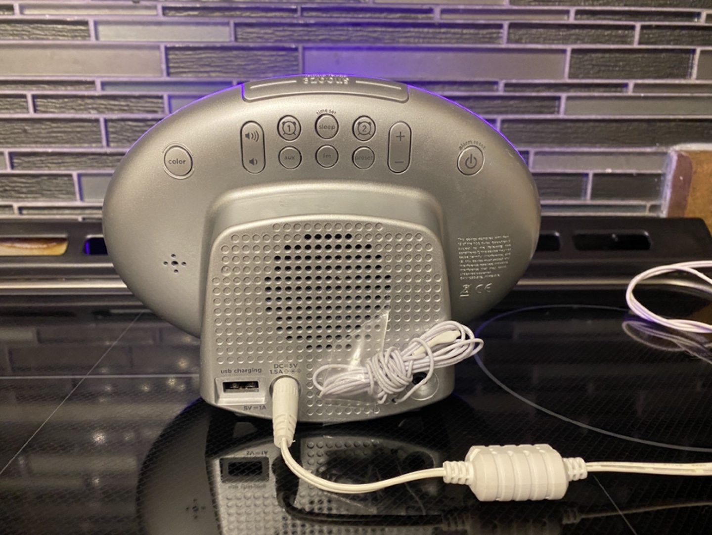 iHome Color Changing Alarm Clock with FM Radio and USB Charging - photo 2