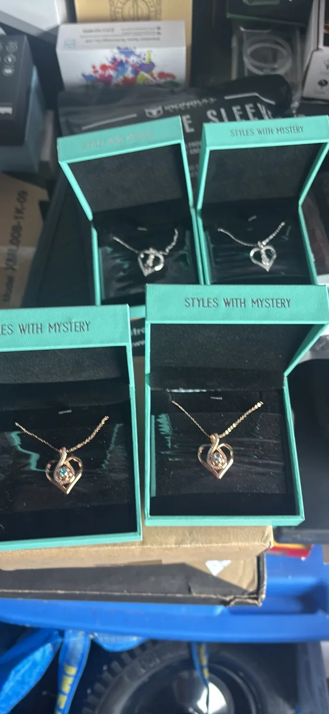 Heart Pendant Necklaces for Women image indicator(6)