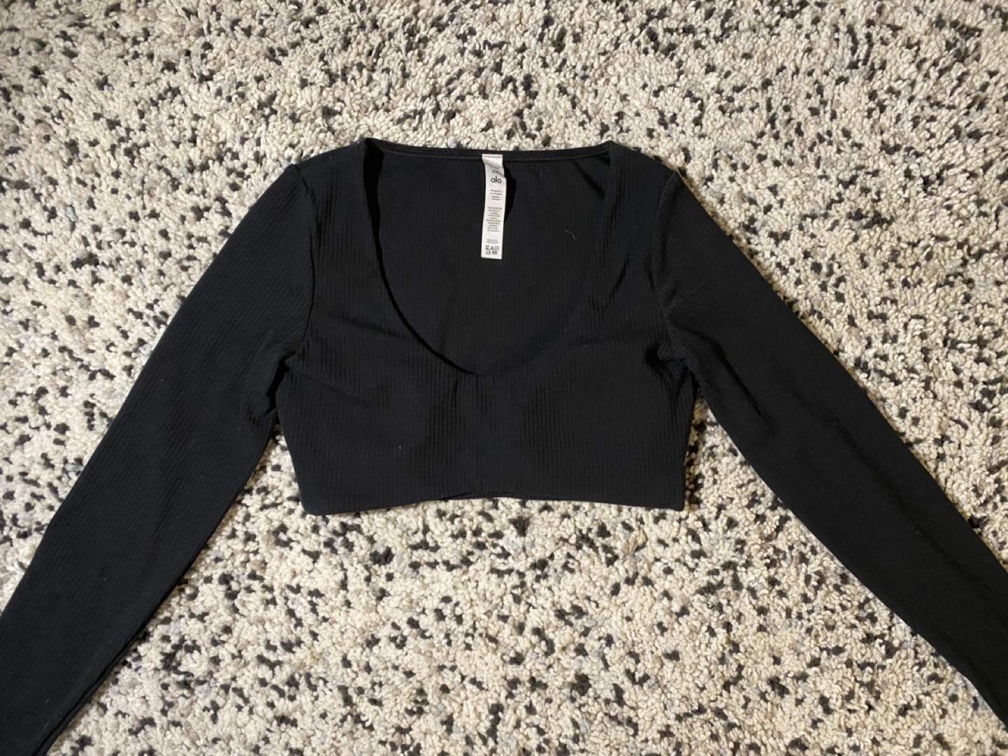 MOVING SALE/ Alo Yoga Ribbed Long Sleeve Crop Top - photo 2