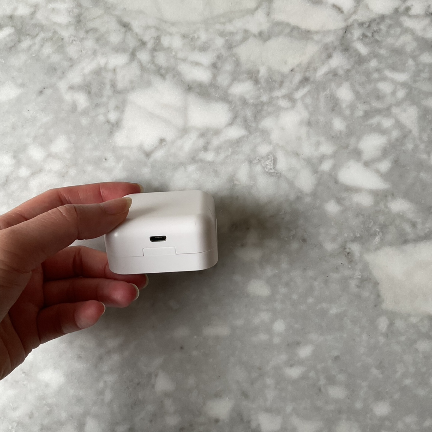 Bloomberg Wireless Earbuds - photo 4