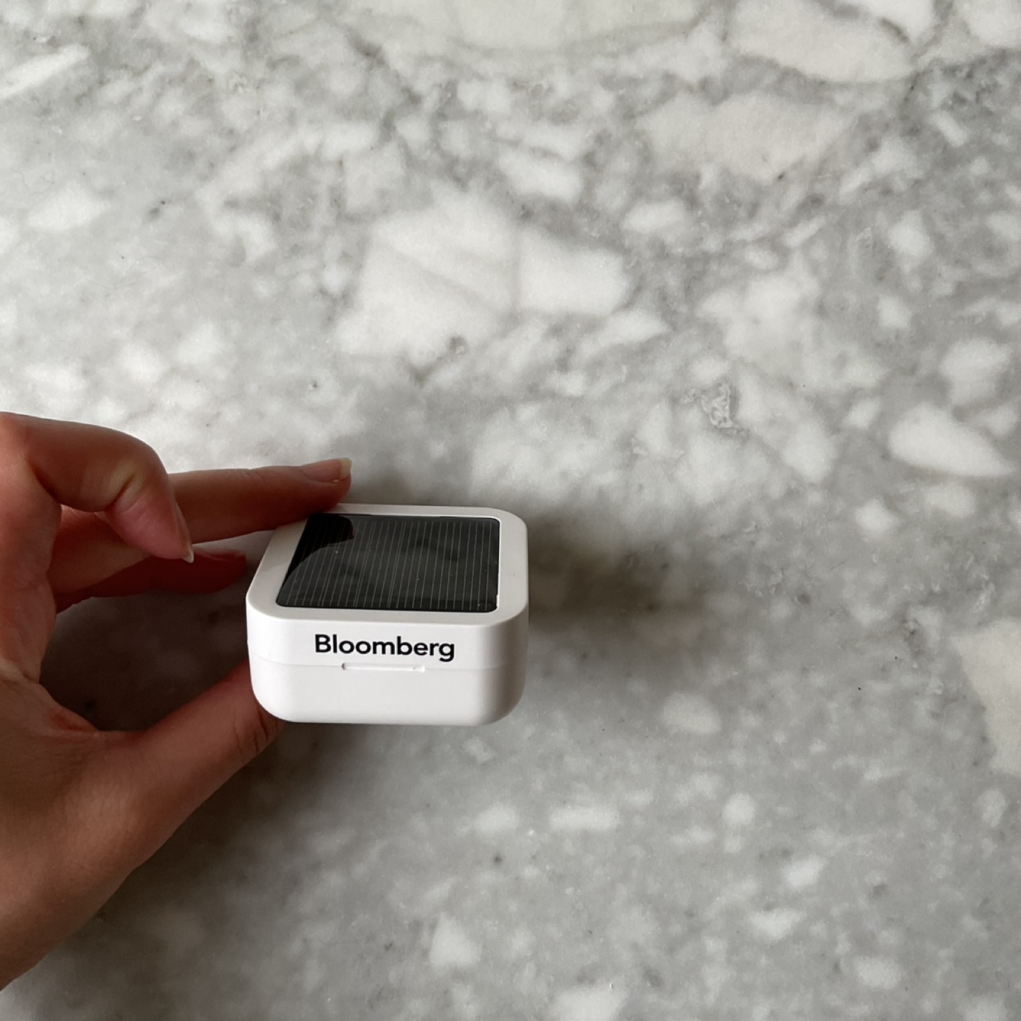 Bloomberg Wireless Earbuds - photo 5