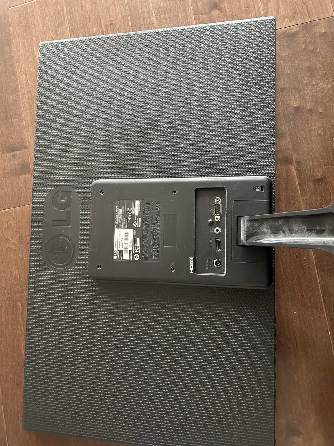 LG 24 inch Monitor - photo 2