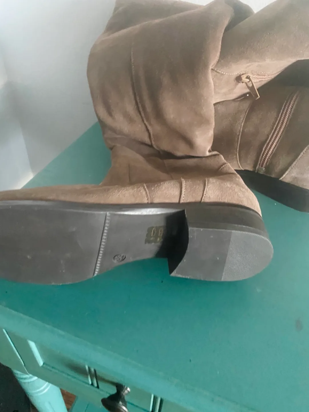 New  genuine 100 % Suede Over the Knee Boots sz 7.5 image indicator(4)