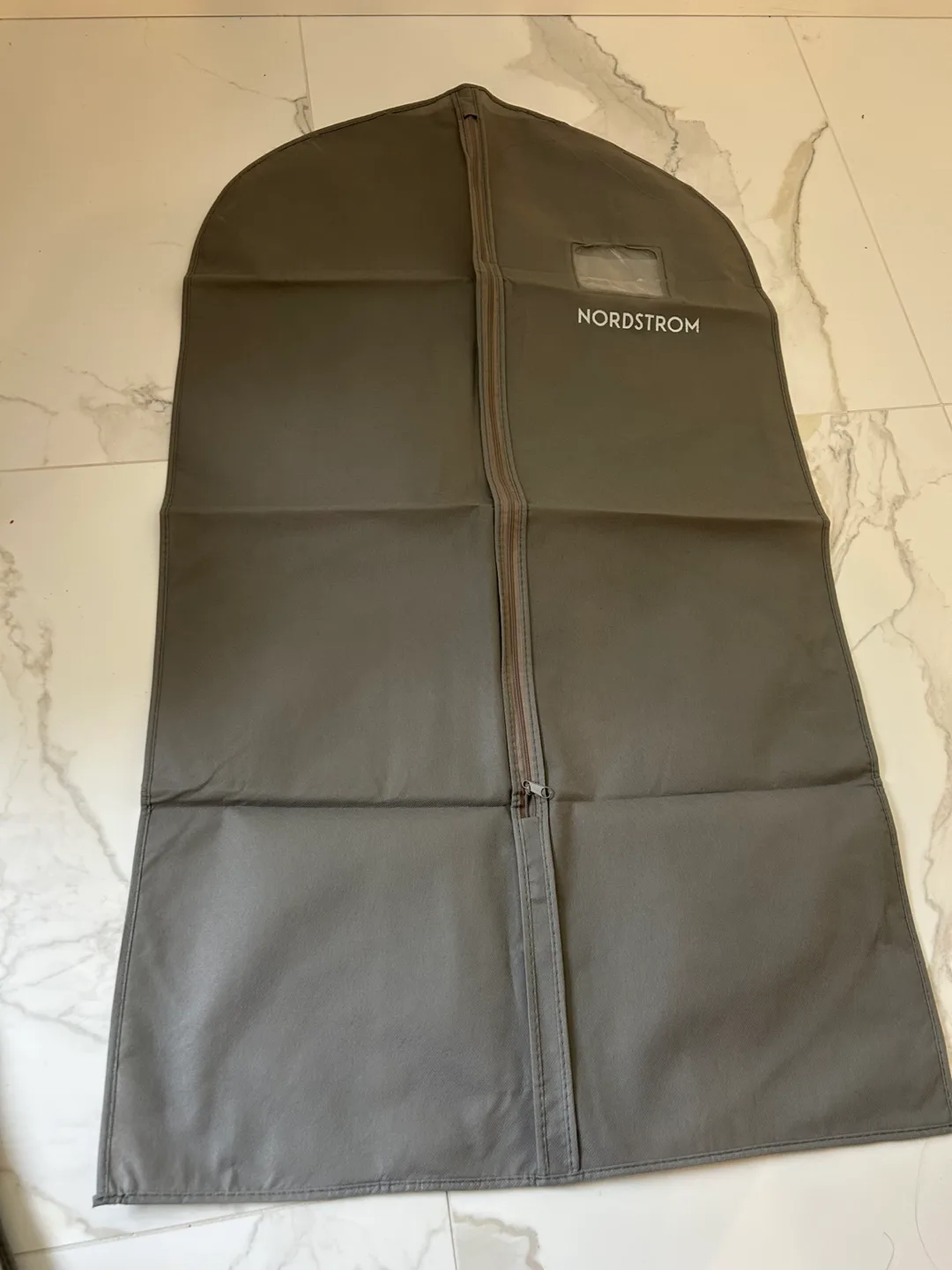 6 Garment Bags thumbnail