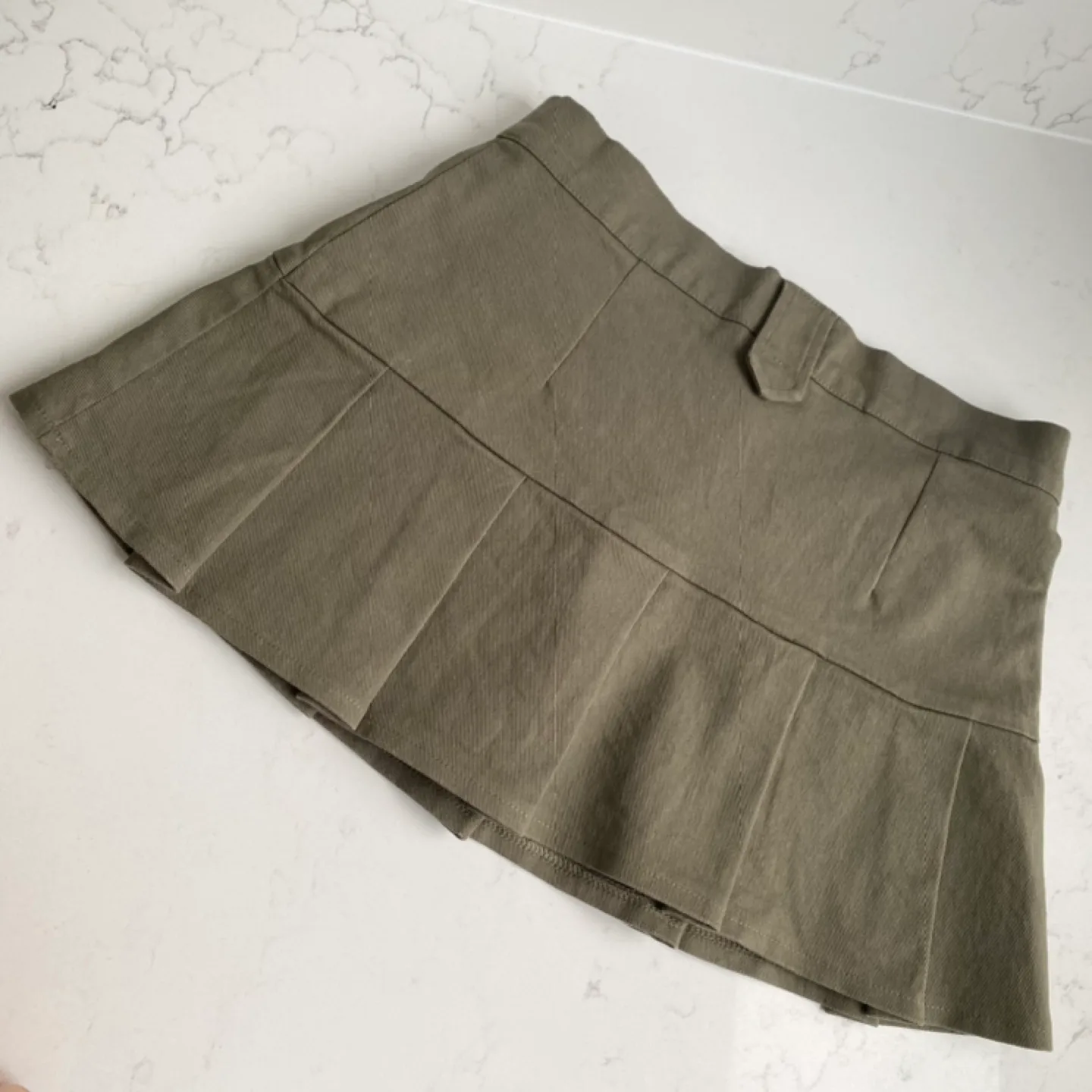 NEW Oak + Fort Olive Green Pleated Skirt image indicator(2)