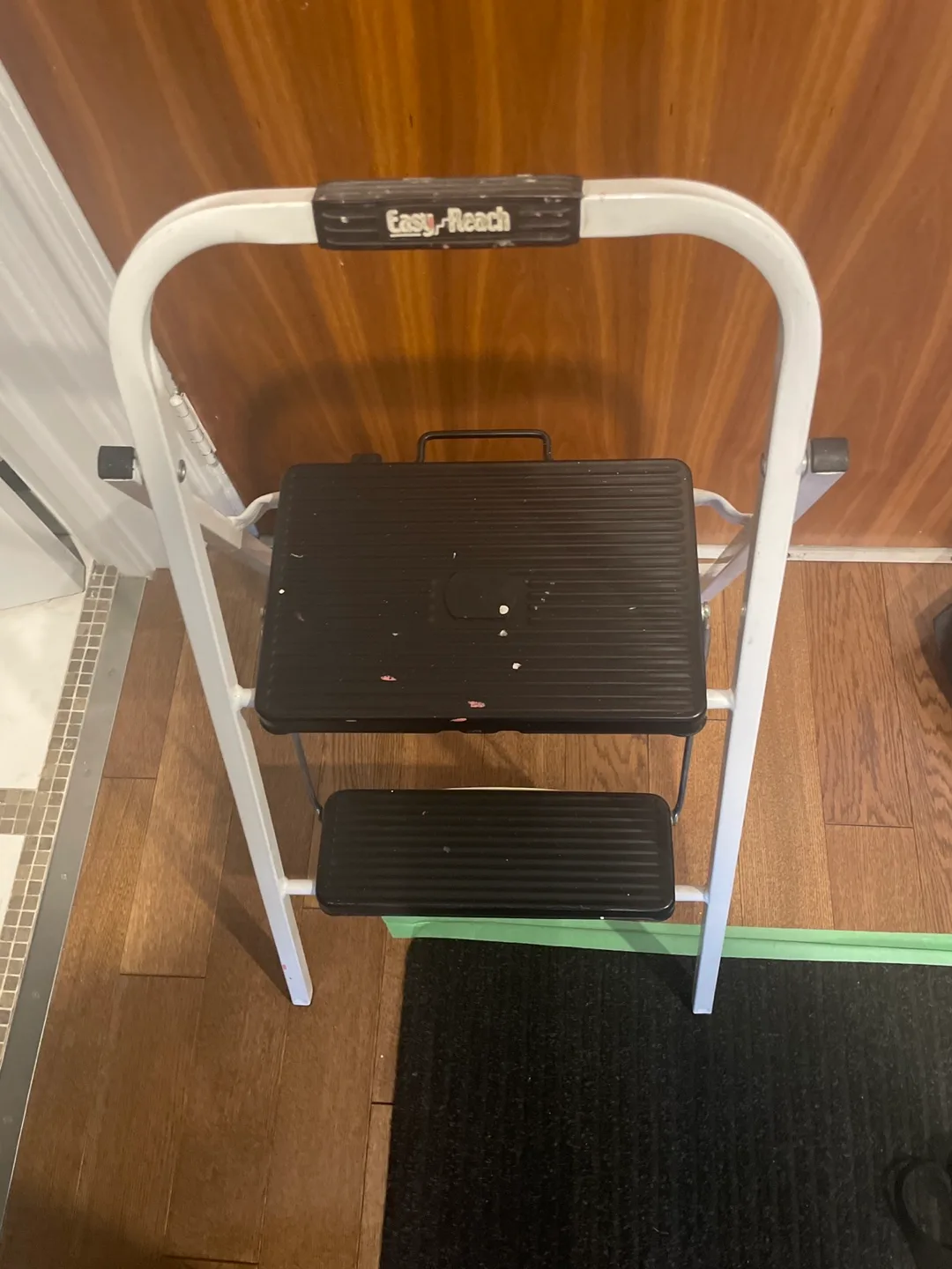 Easy-Reach Two Step Folding Stool image indicator(3)