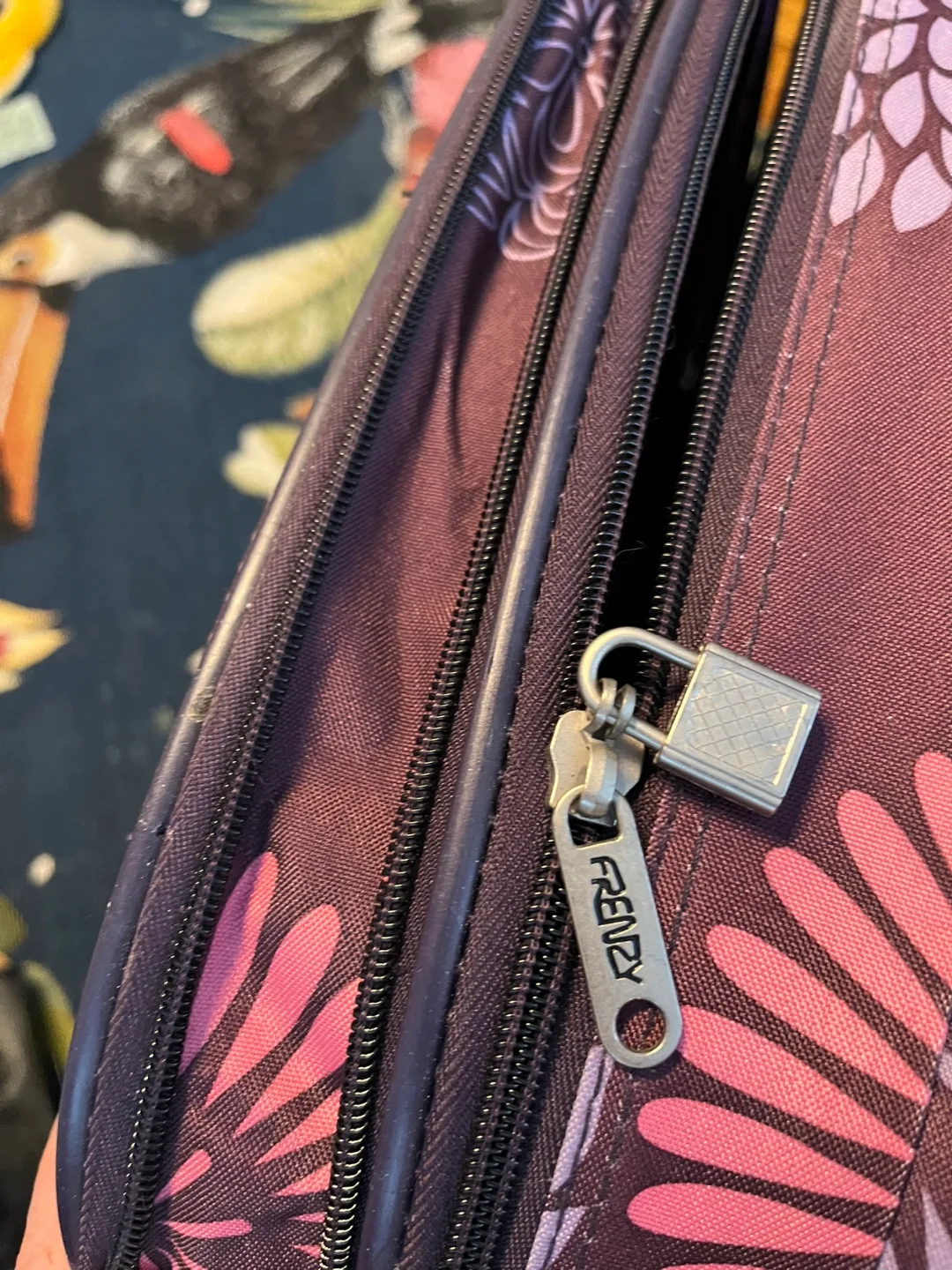 Frenzy Rolling Suitcase image indicator(6)