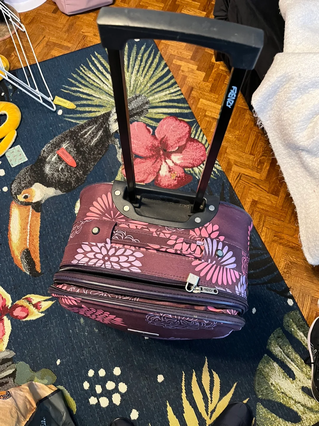 Frenzy Rolling Suitcase image indicator(5)