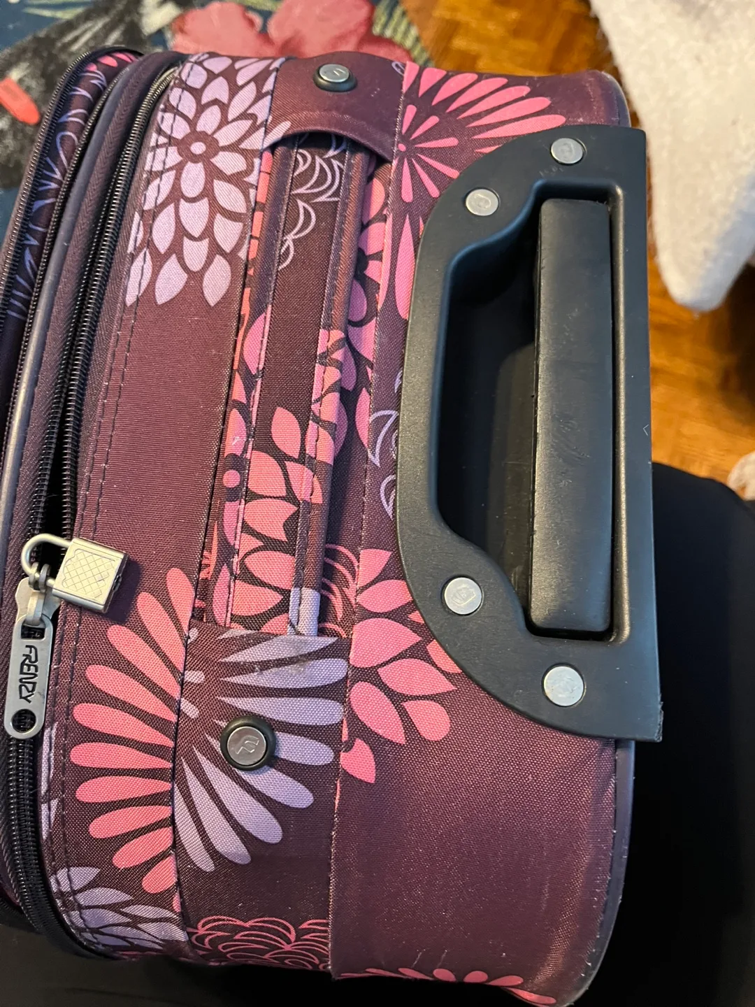 Frenzy Rolling Suitcase image indicator(7)