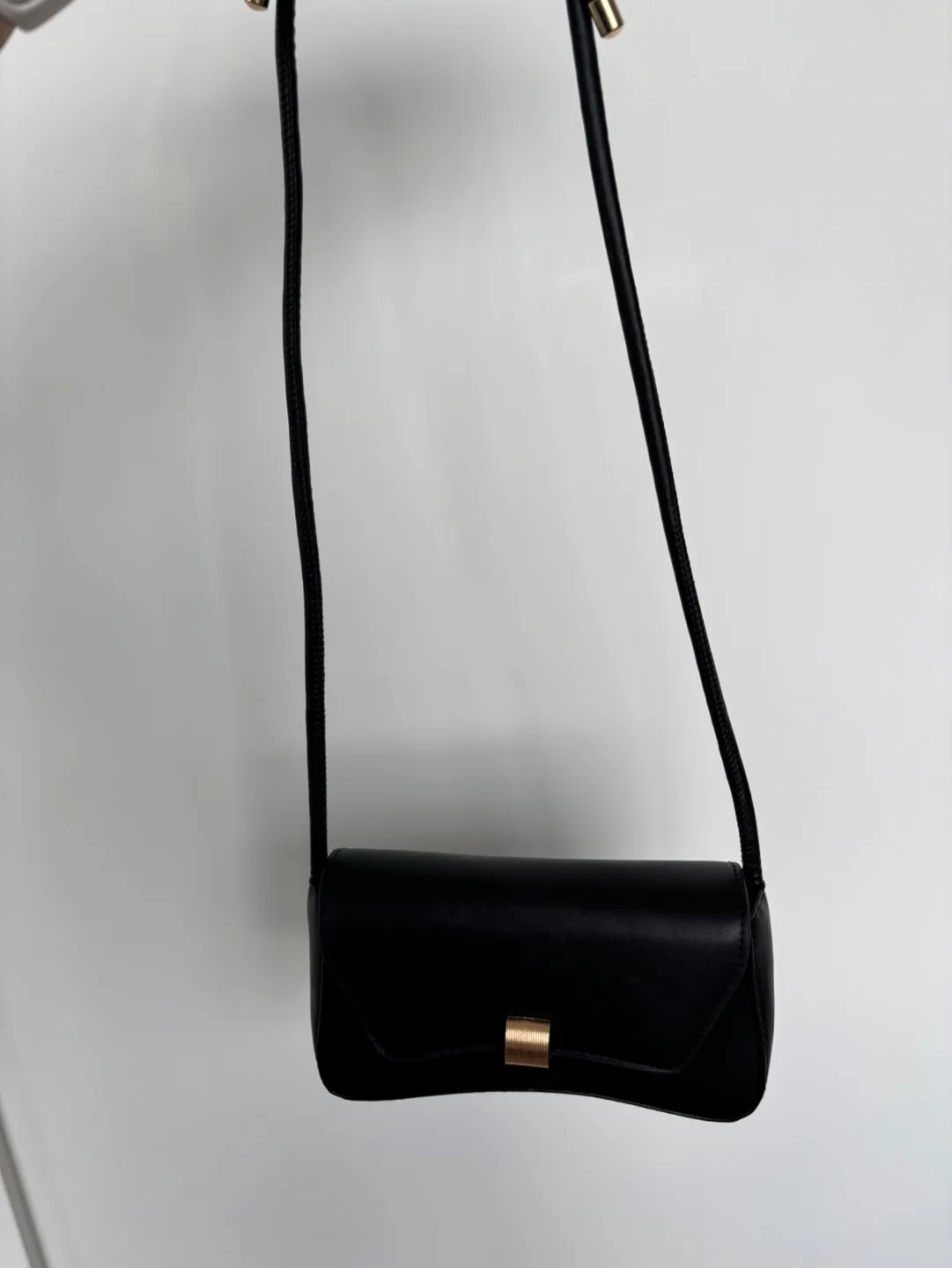 Brand new Black Faux Leather Bag with Knotted Strap image indicator(6)