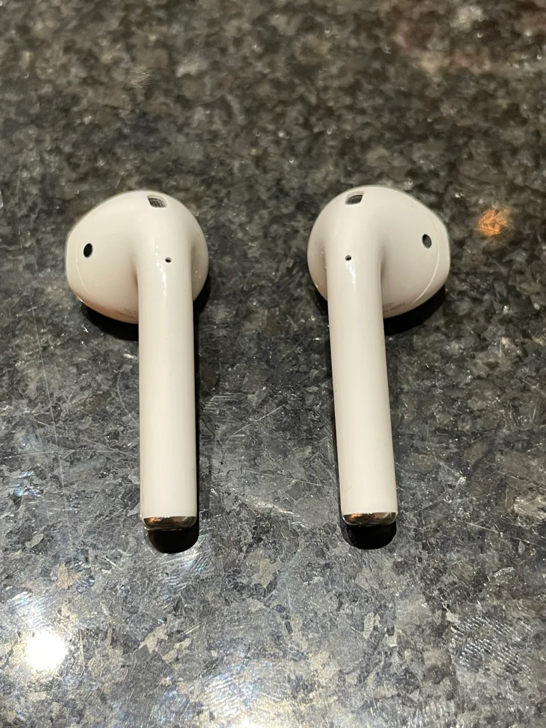 Apple AirPods 2nd Generation image indicator(4)