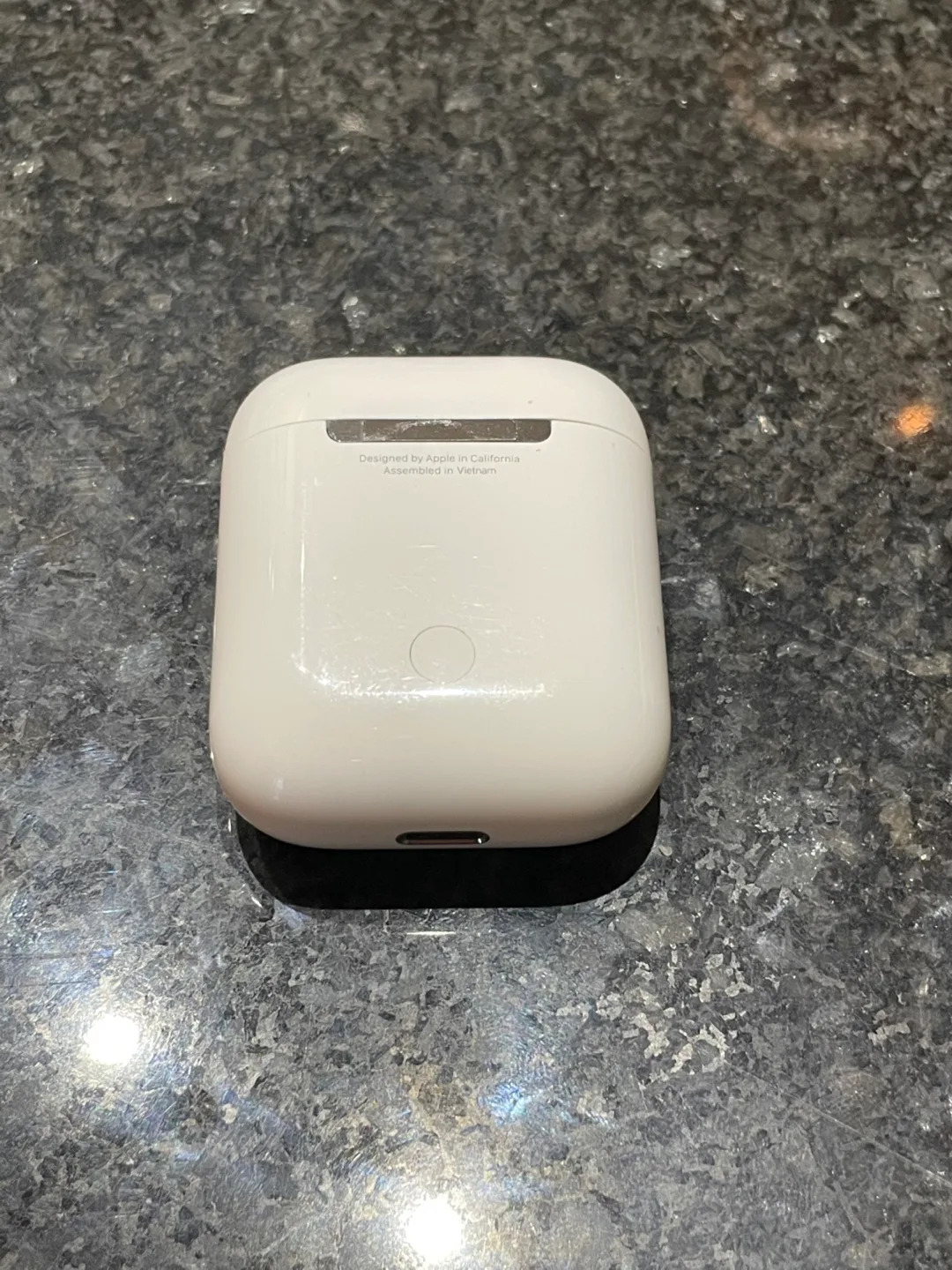 Apple AirPods 2nd Generation image indicator(2)