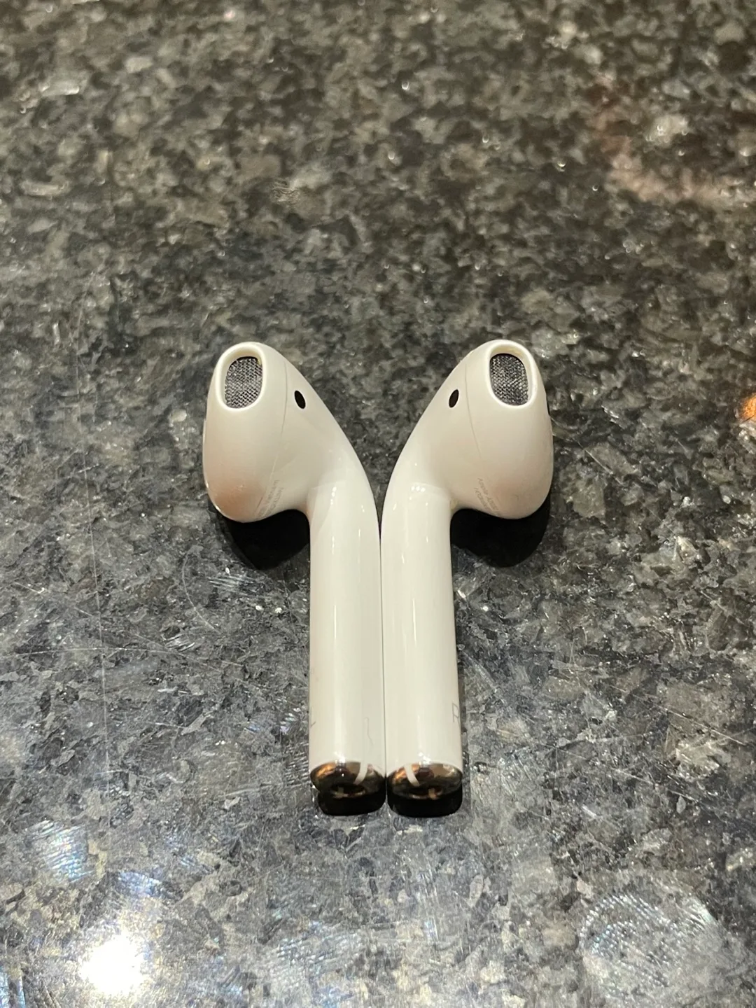 Apple AirPods 2nd Generation image indicator(3)
