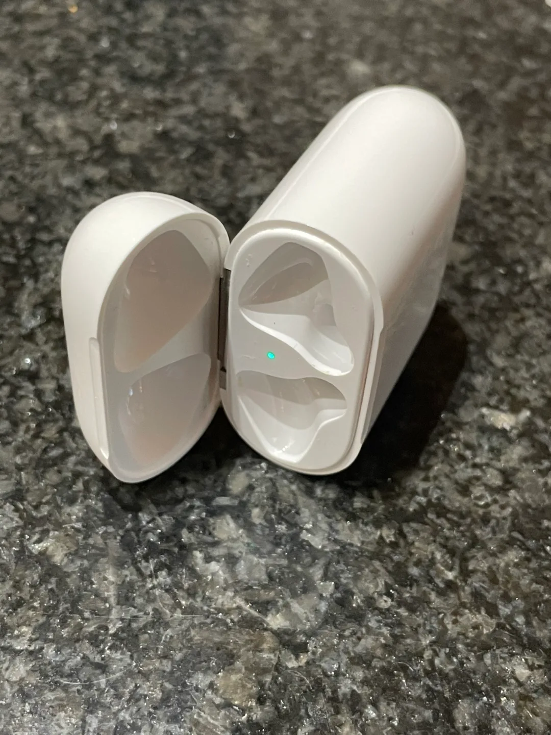 Apple AirPods 2nd Generation image indicator(5)