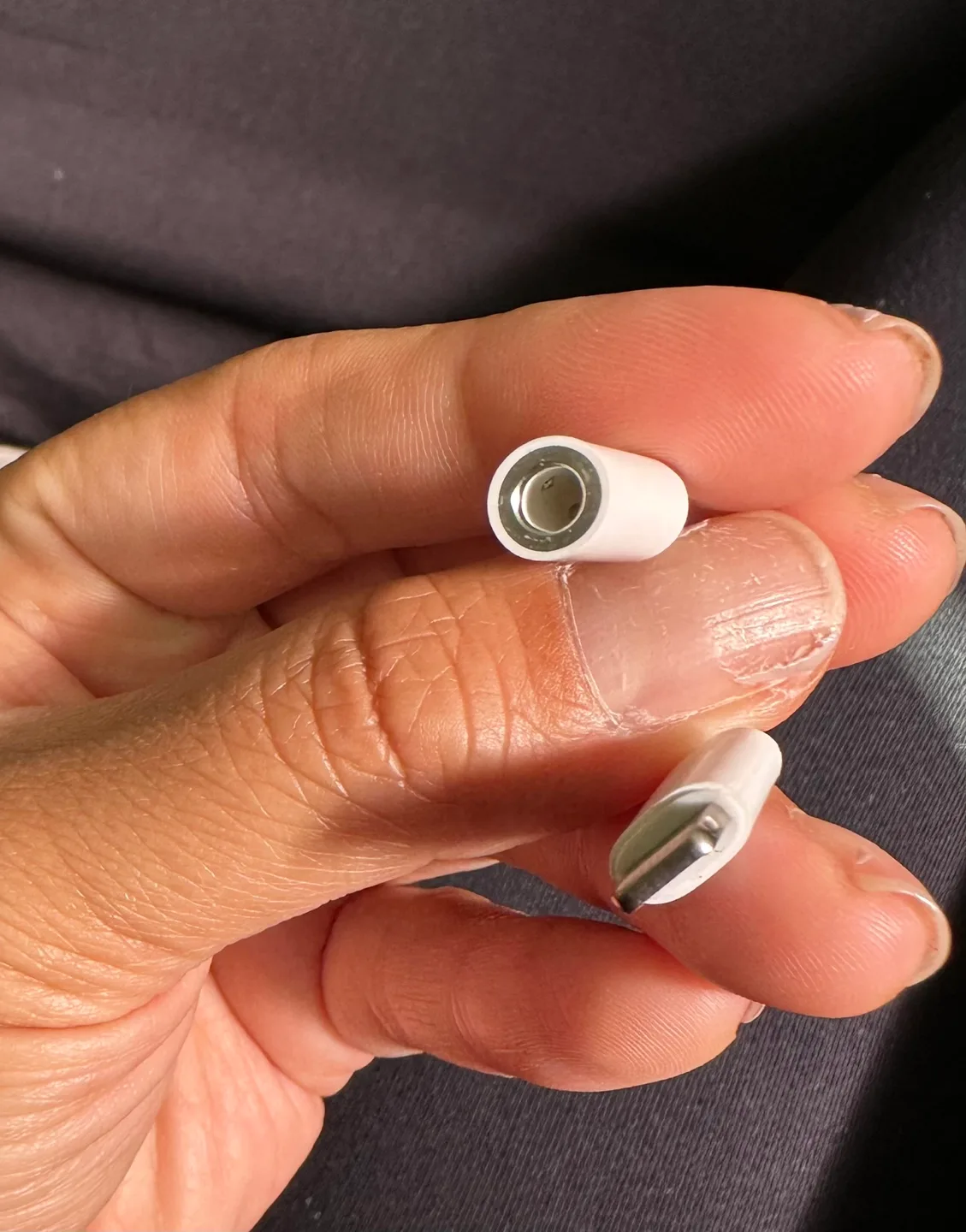 Apple Lightning to 3.5mm Headphone Jack Adapter image indicator(5)