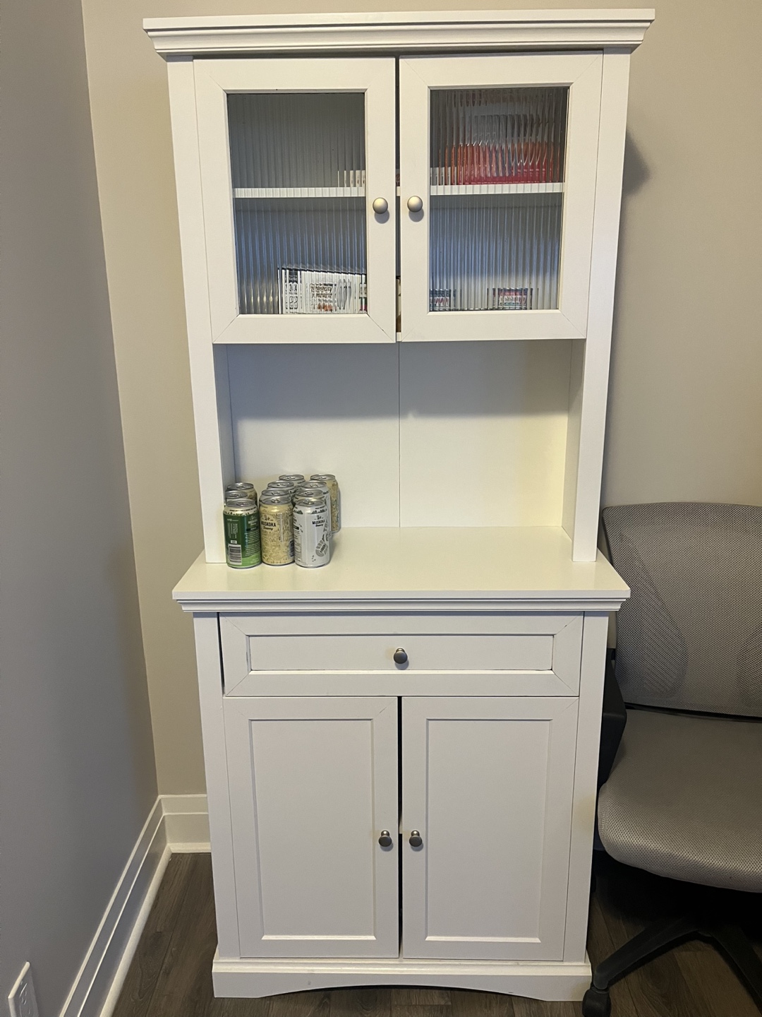 White Kitchen Cabinet