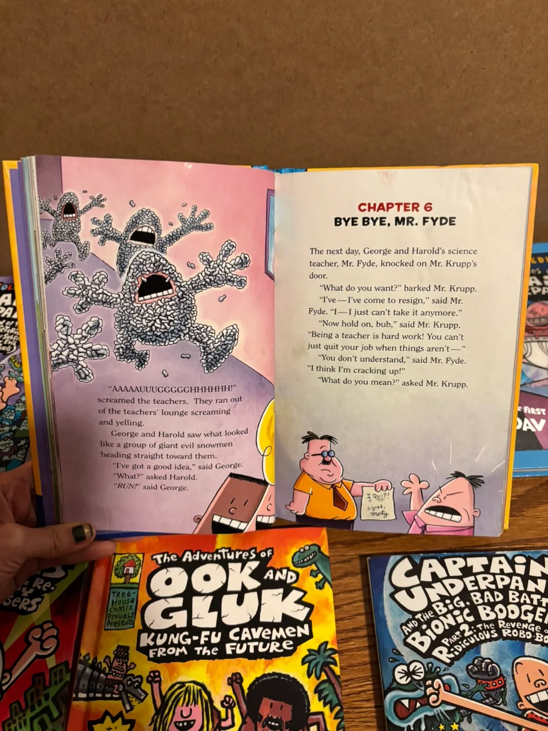 Captain Underpants hardcover Book x10 image indicator(2)