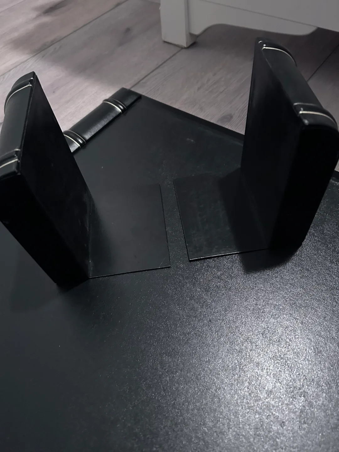 All leather desk protector/book ends/pen holder image indicator(3)