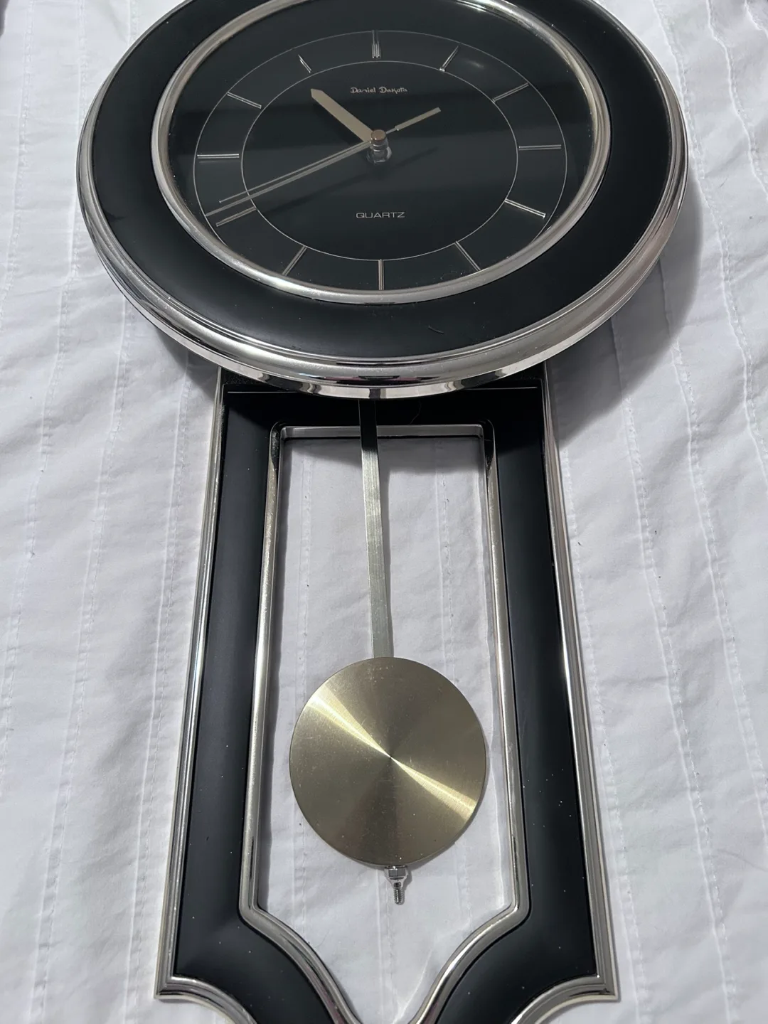 Black and Gold Pendulum Clock image indicator(2)