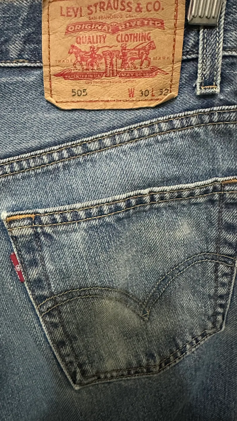 Levi's 505 Regular Fit Jeans (size 30x32) image indicator(4)