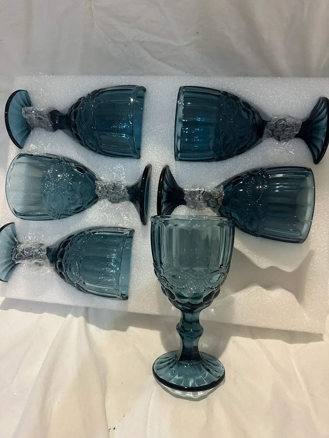 Set of 6 Blue Wine Glasses image indicator(3)