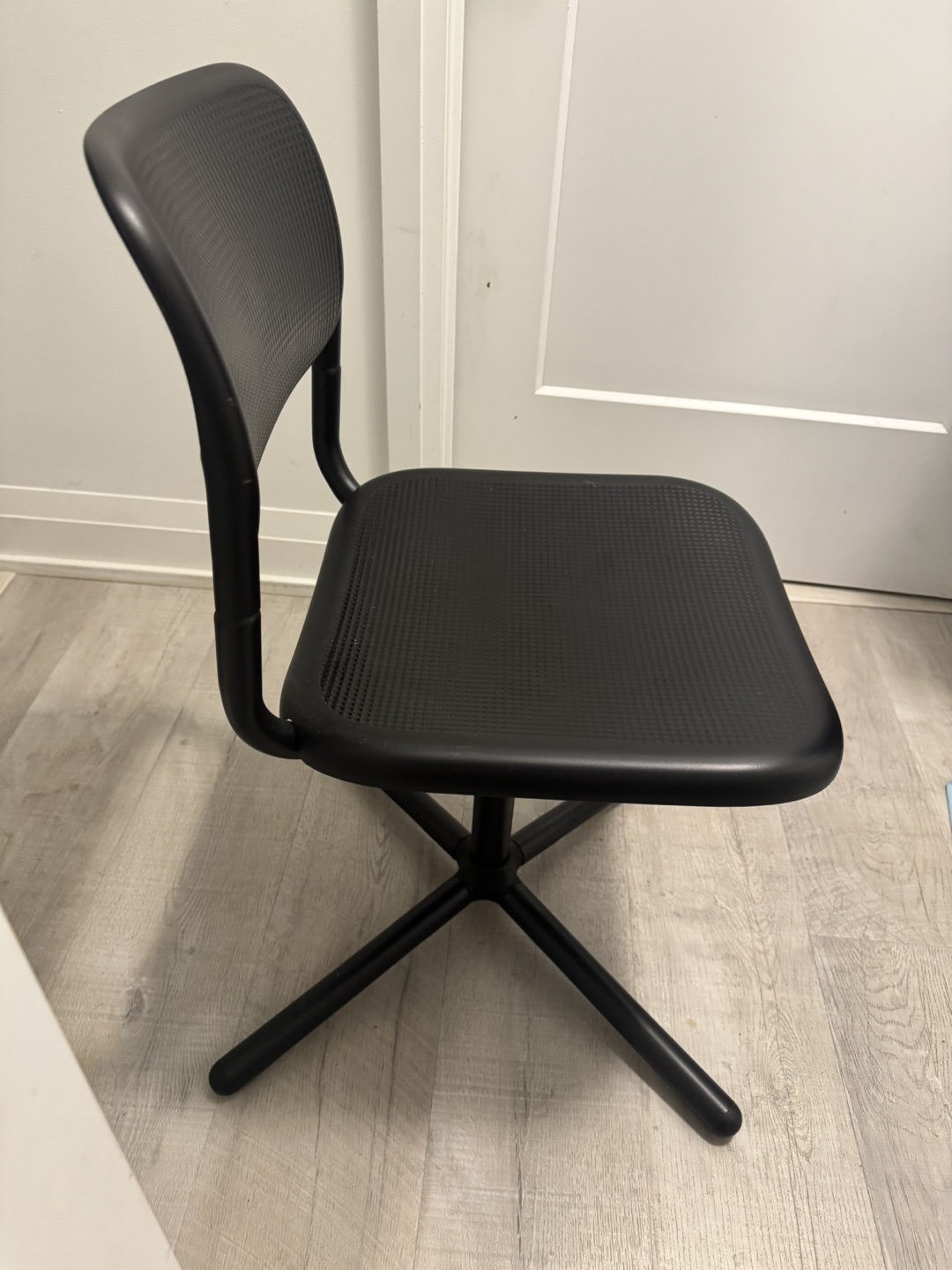 IKEA SMÅLLEN Swivel Chair - photo 2