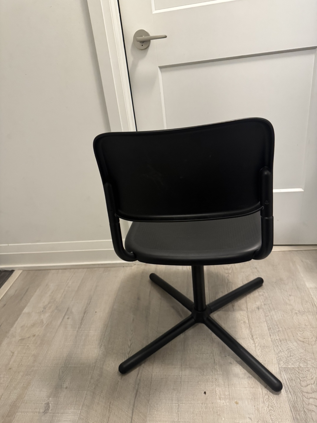 IKEA SMÅLLEN Swivel Chair - photo 3