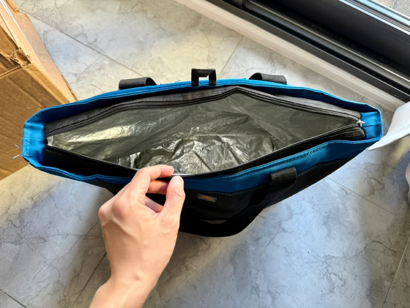 California Innovations Insulated Tote Bag image indicator(3)