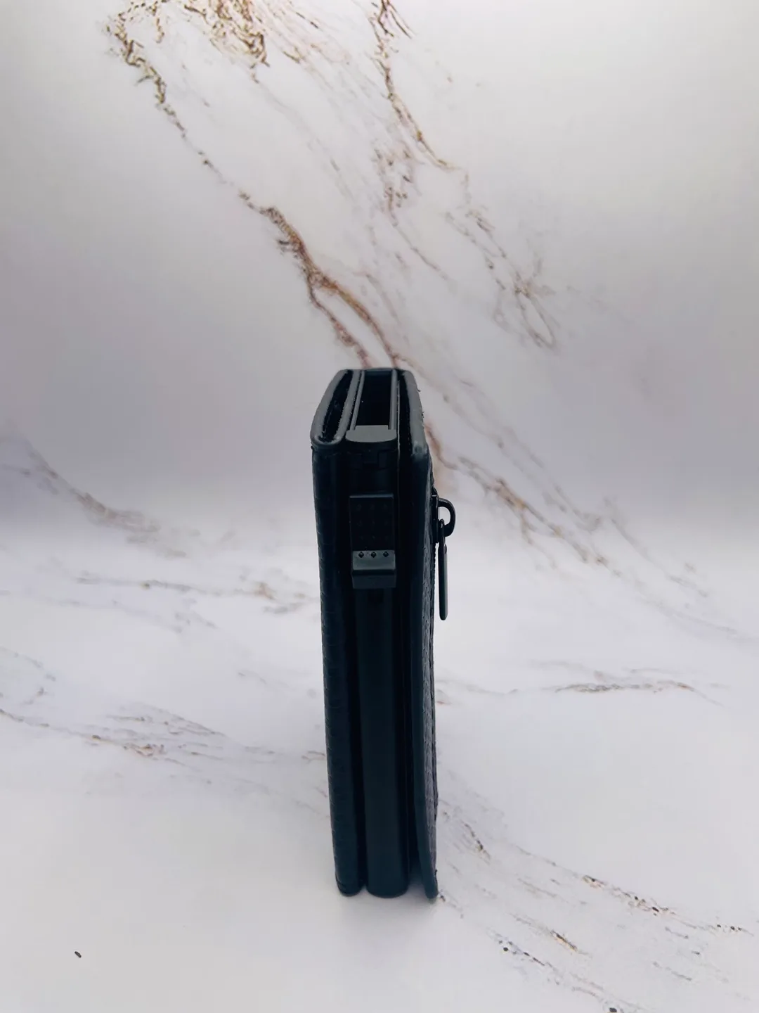 Black Carbon Fibre Slim Wallet image indicator(5)