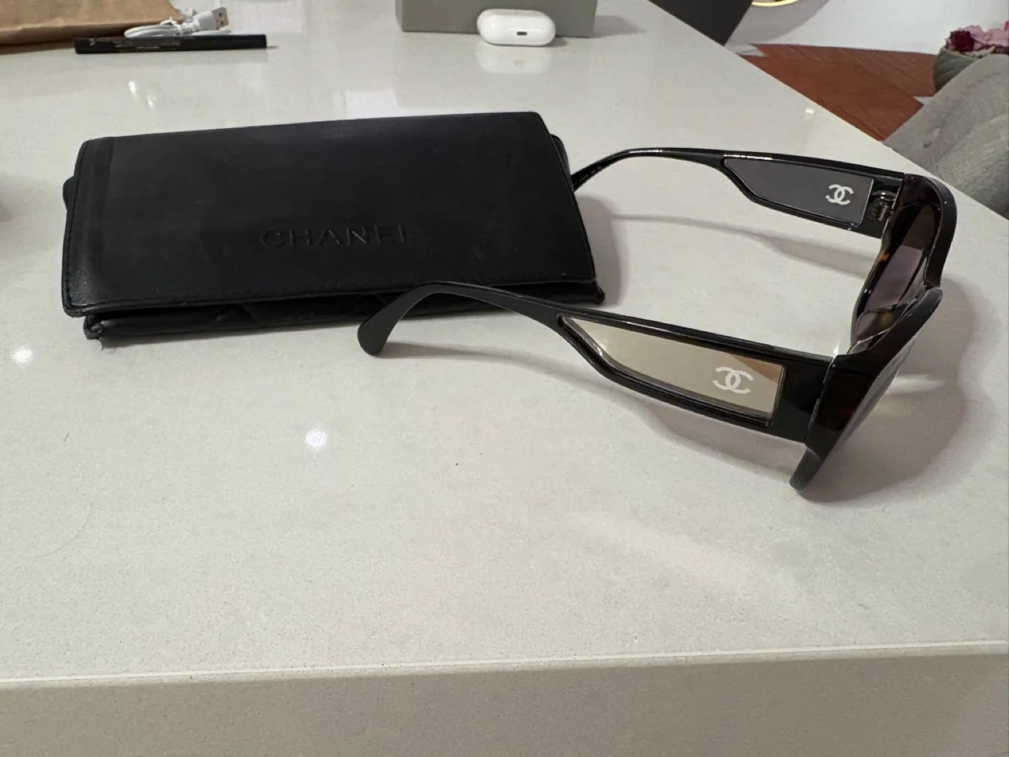 Chanel Sunglasses image indicator(2)