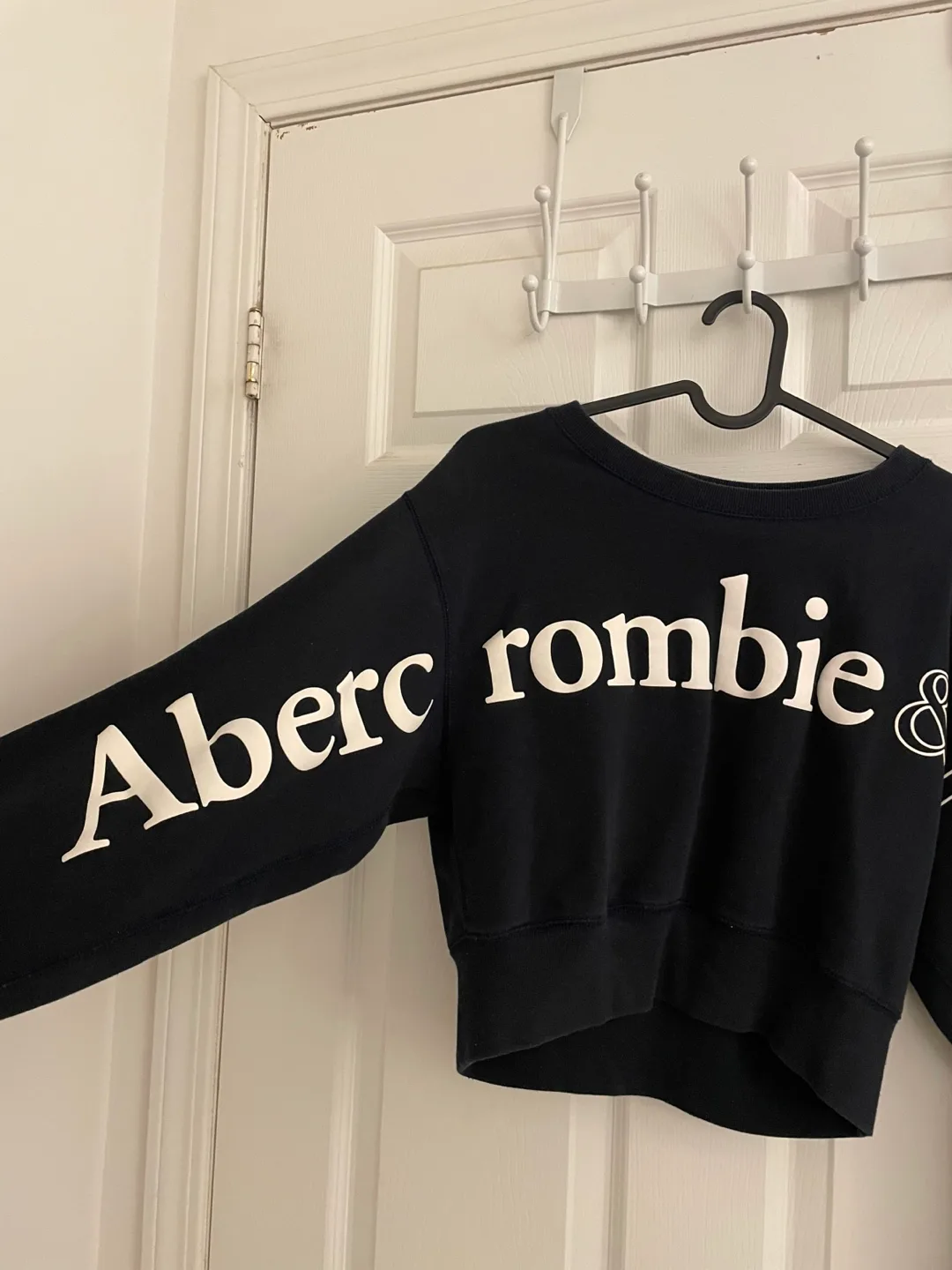Abercrombie & Fitch Black Sweatshirt image indicator(2)