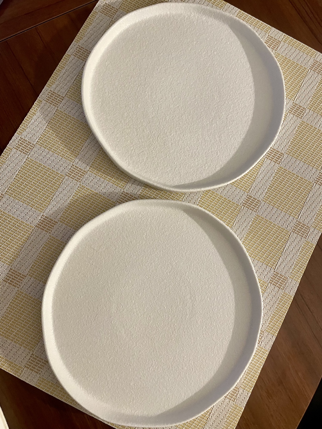 Textured dinner plates - photo 2