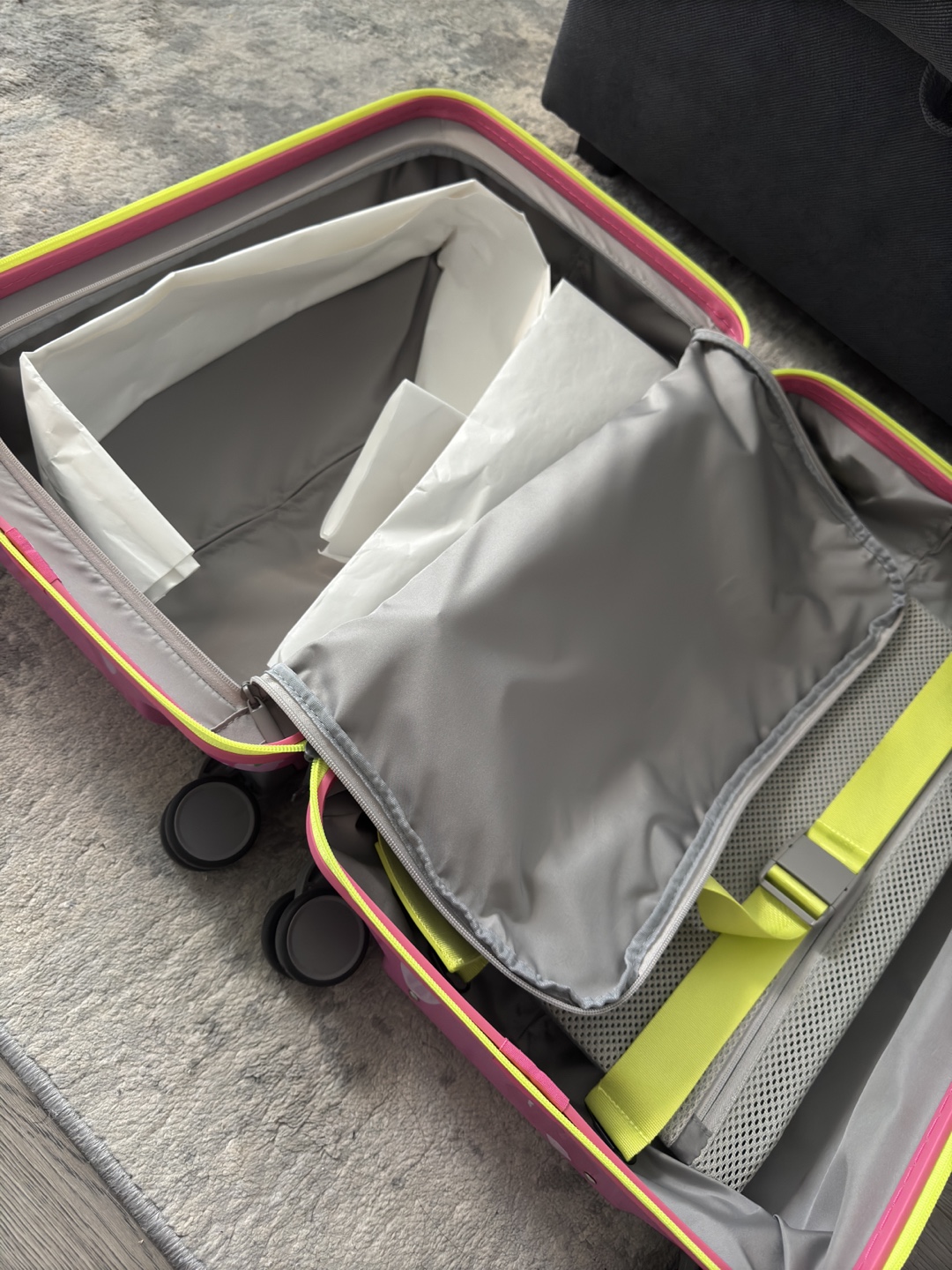 Monos Carry-On Suitcase - Drunk Elephant Collaboration - photo 5