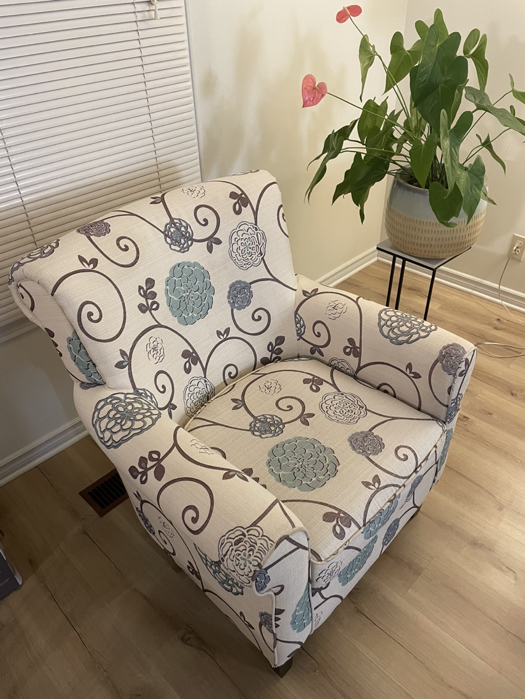 [special offer] Two armchairs for sale. Excellent condition