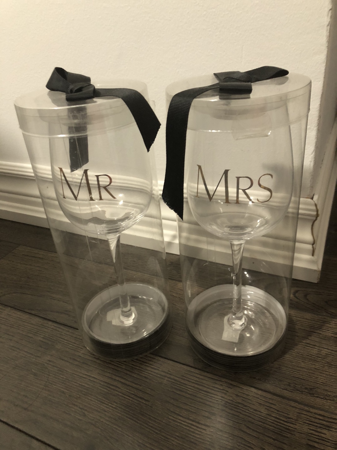 Mr & Mrs Wine Glasses NEW W/TAGS