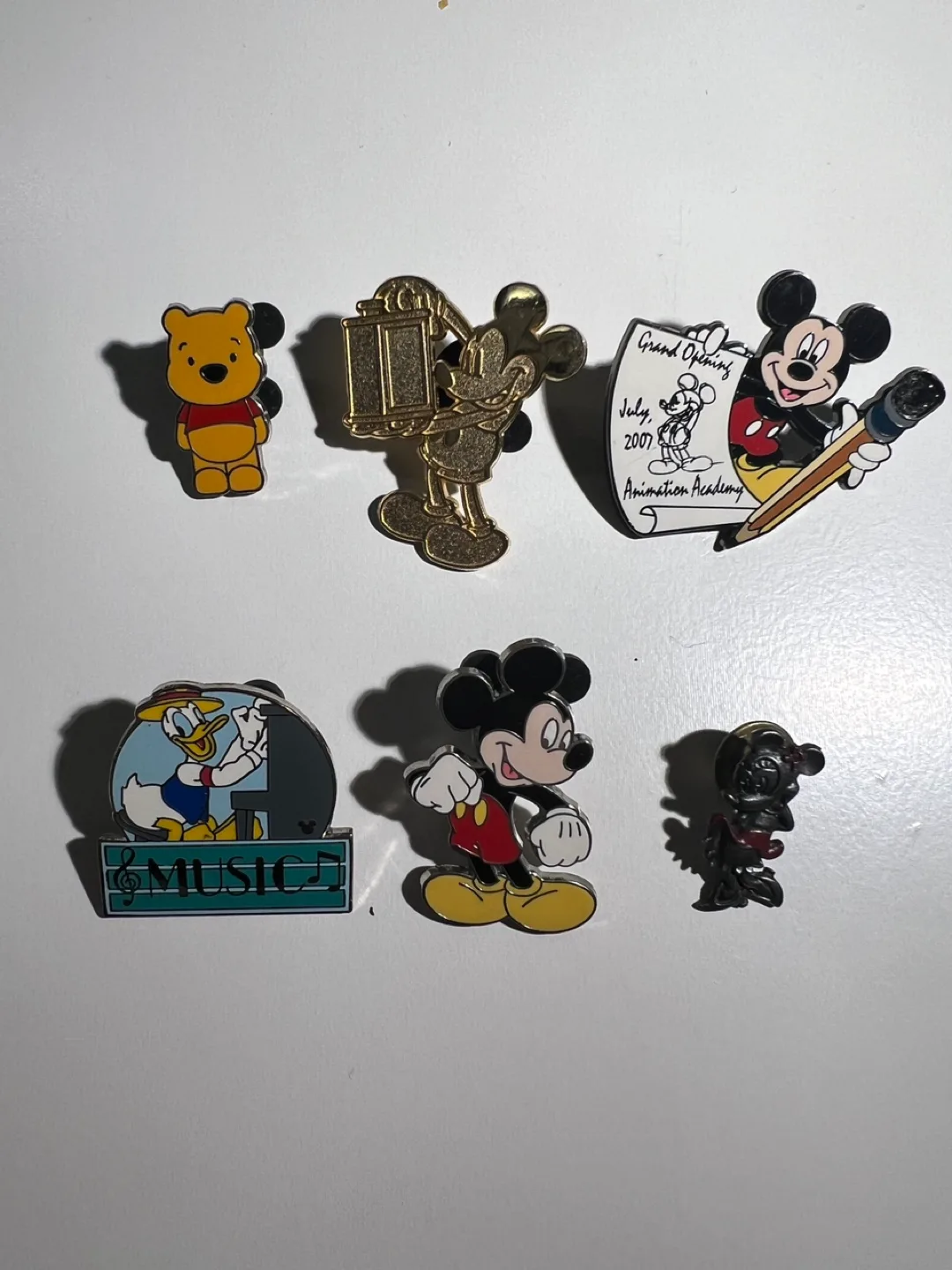 Disney Enamel Pins image indicator(2)