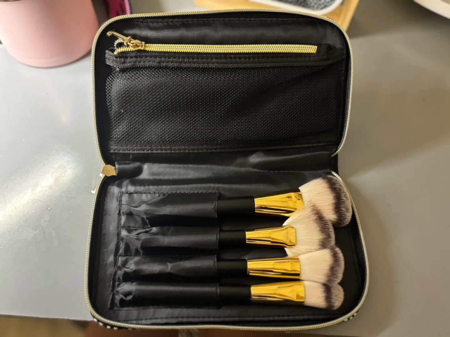 Isaac mizrahi Cosmetic Bag With 4 Piece Makeup Brushes image indicator(2)