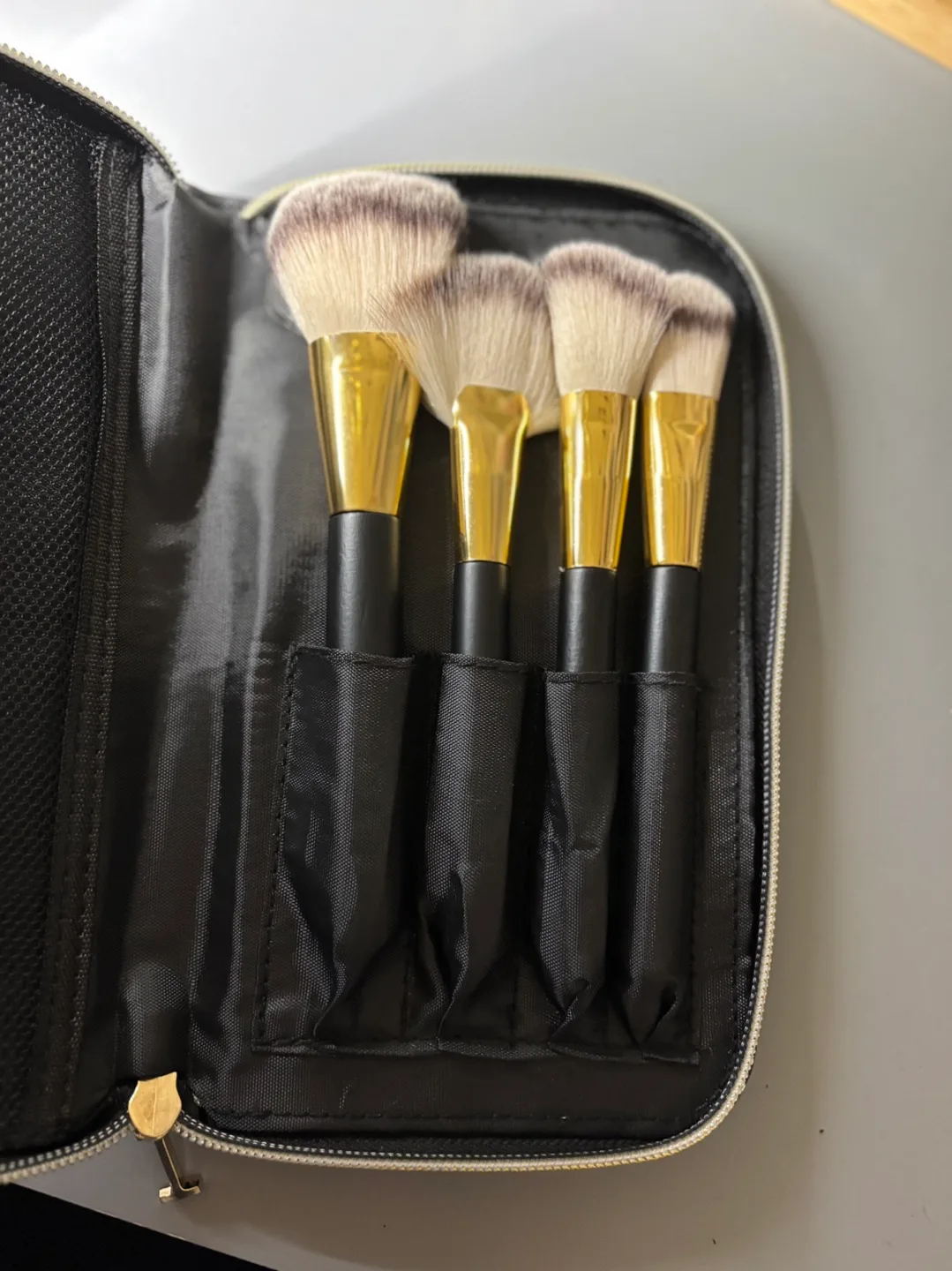 Isaac mizrahi Cosmetic Bag With 4 Piece Makeup Brushes image indicator(3)