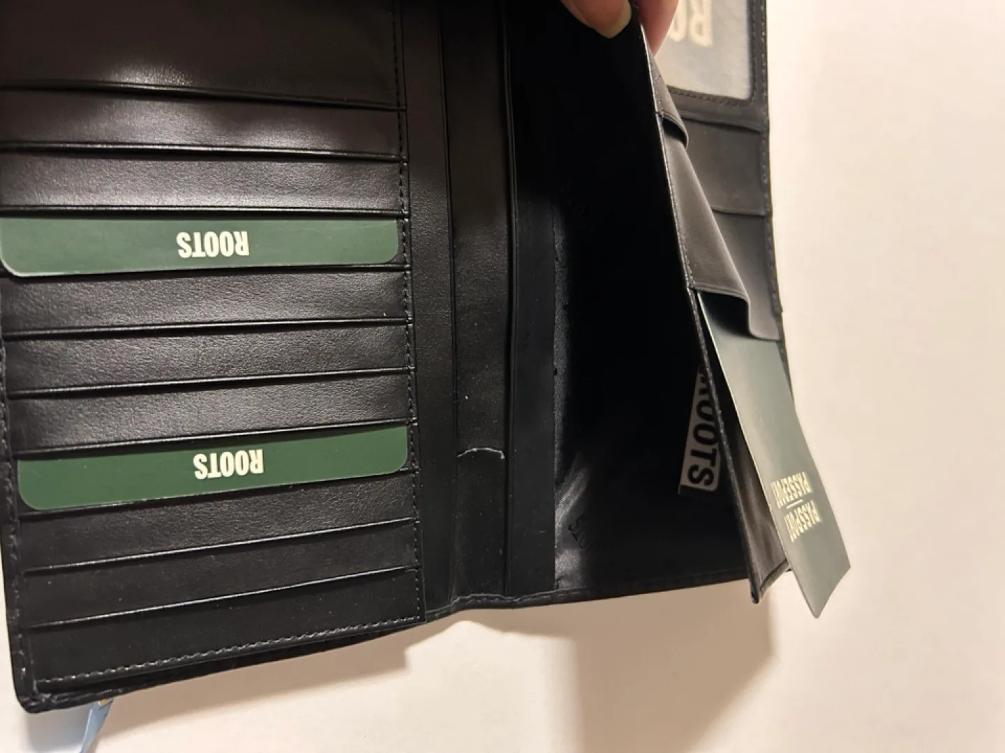 Roots Leather Passport Holder image indicator(5)