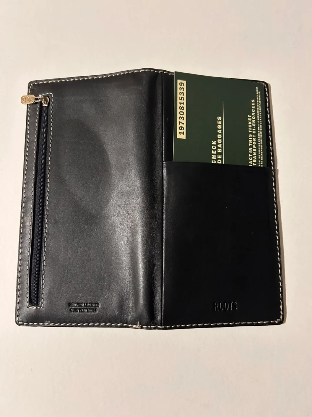 Roots Leather Passport Holder image indicator(2)