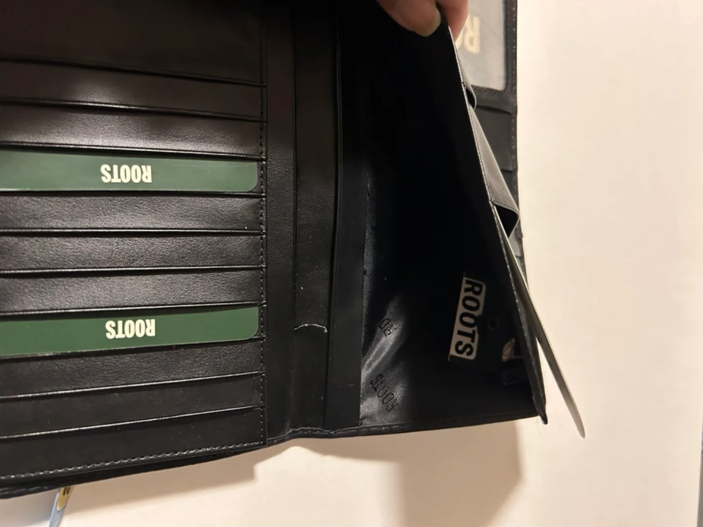 Roots Leather Passport Holder image indicator(6)