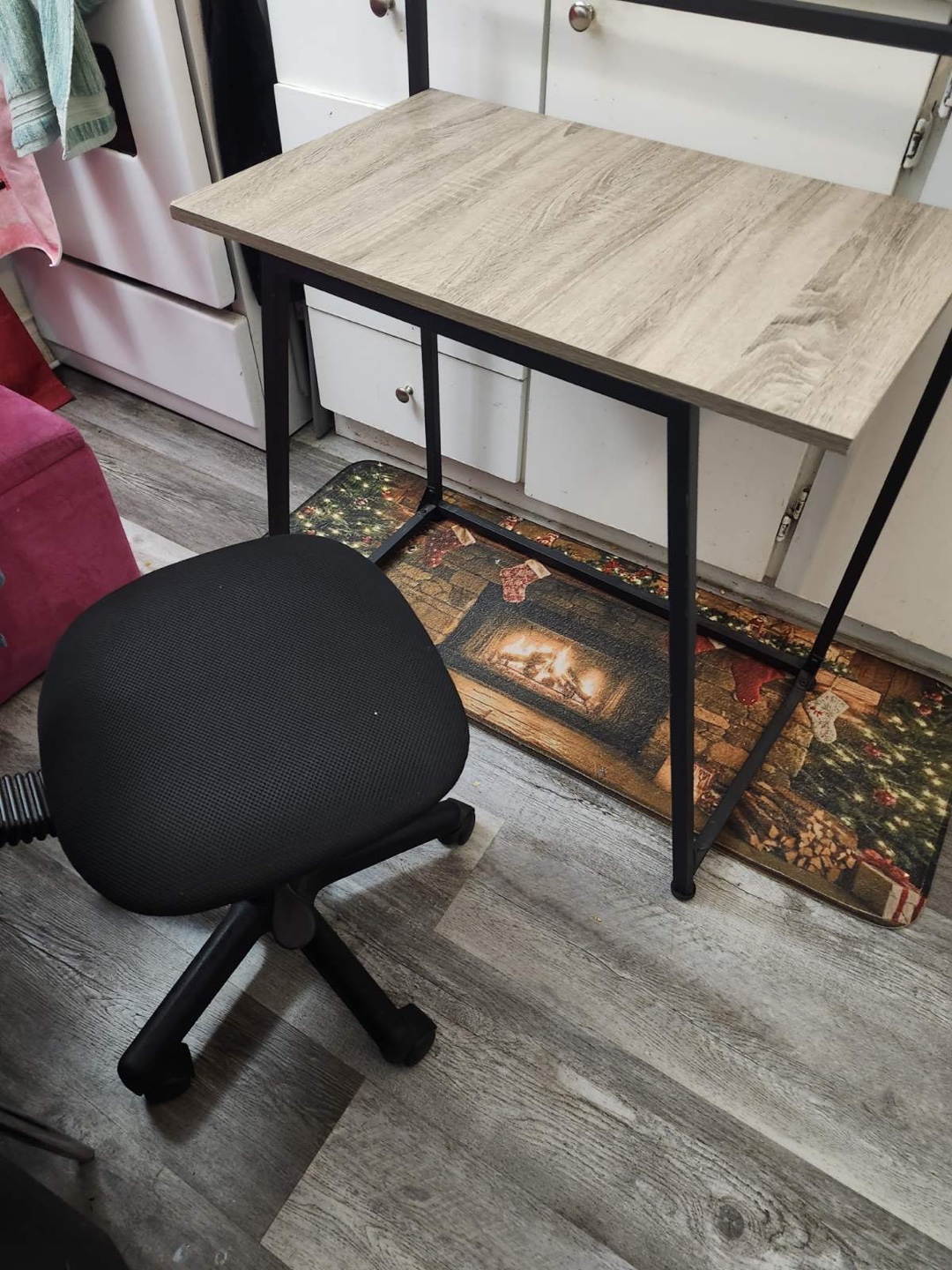 Small Desk and Chair Set - photo 2