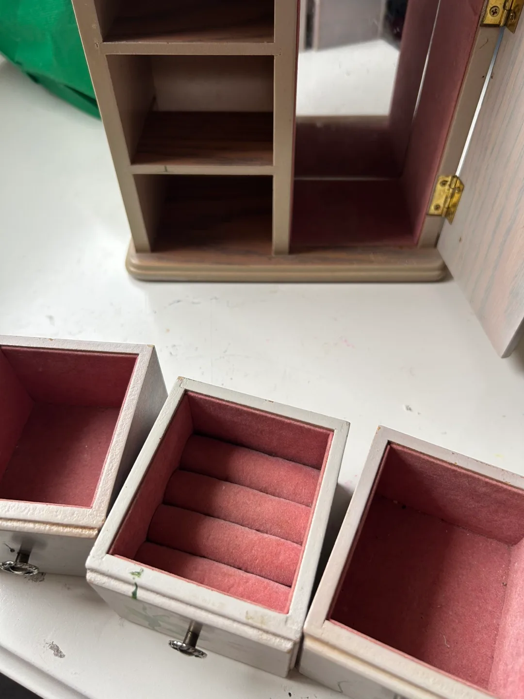 Secret Treasures Jewelry Box image indicator(4)