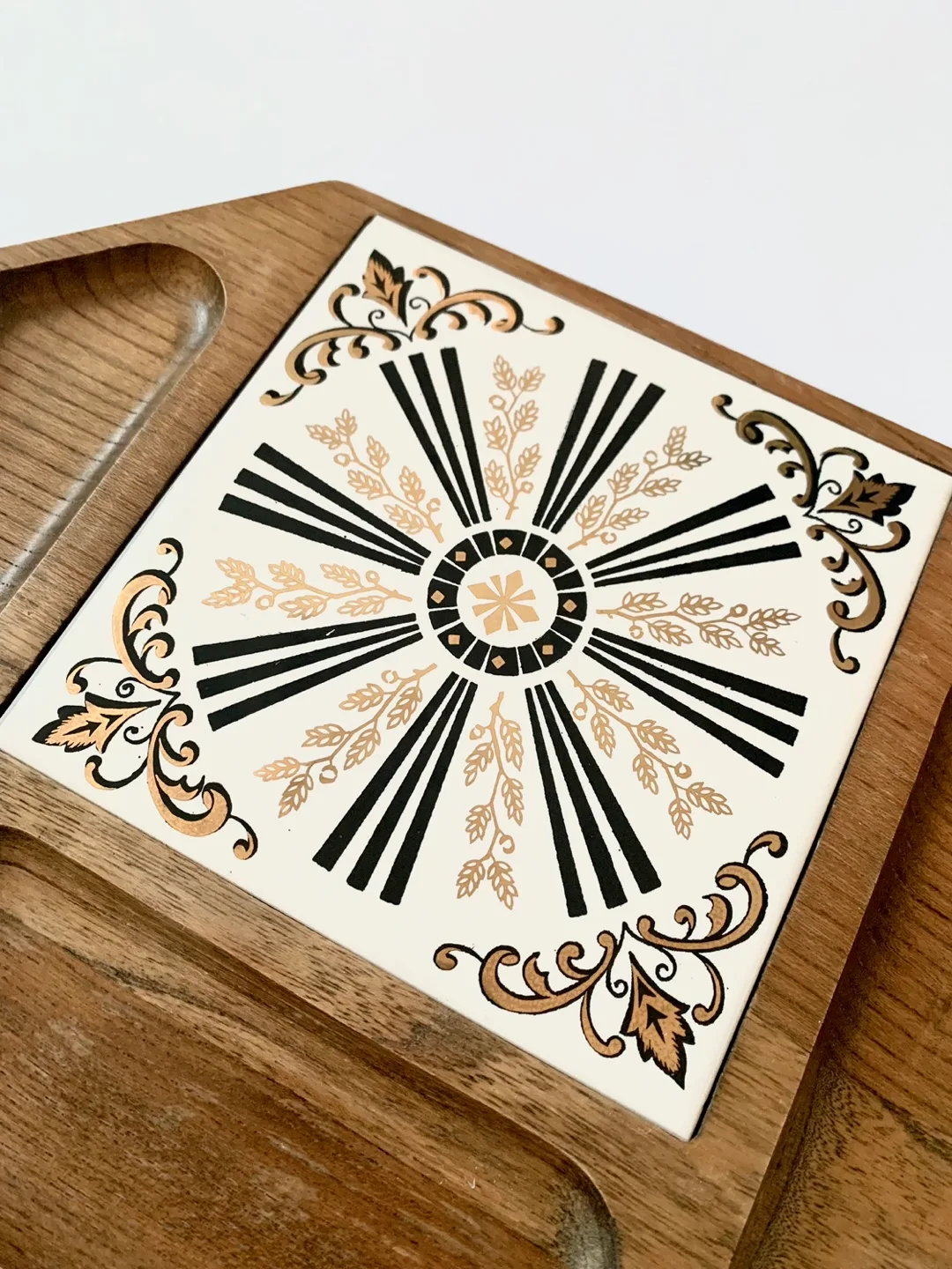 Vintage Octagonal Wood Serving Tray with Tile Insert image indicator(2)