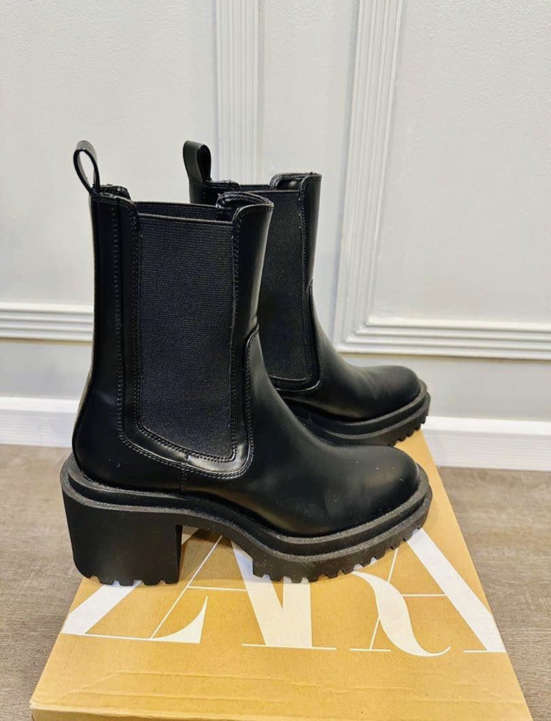 Zara Black Chelsea Boots