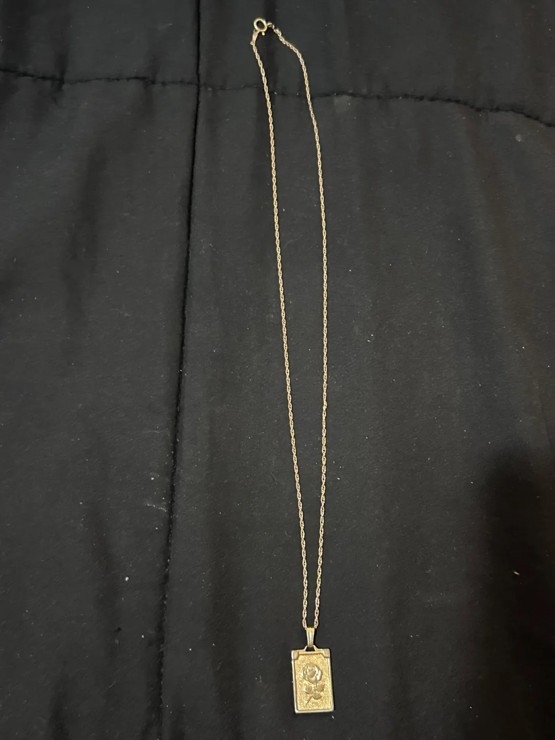 Jewelry : Gold Tone Rose Pendant Necklace image indicator(2)