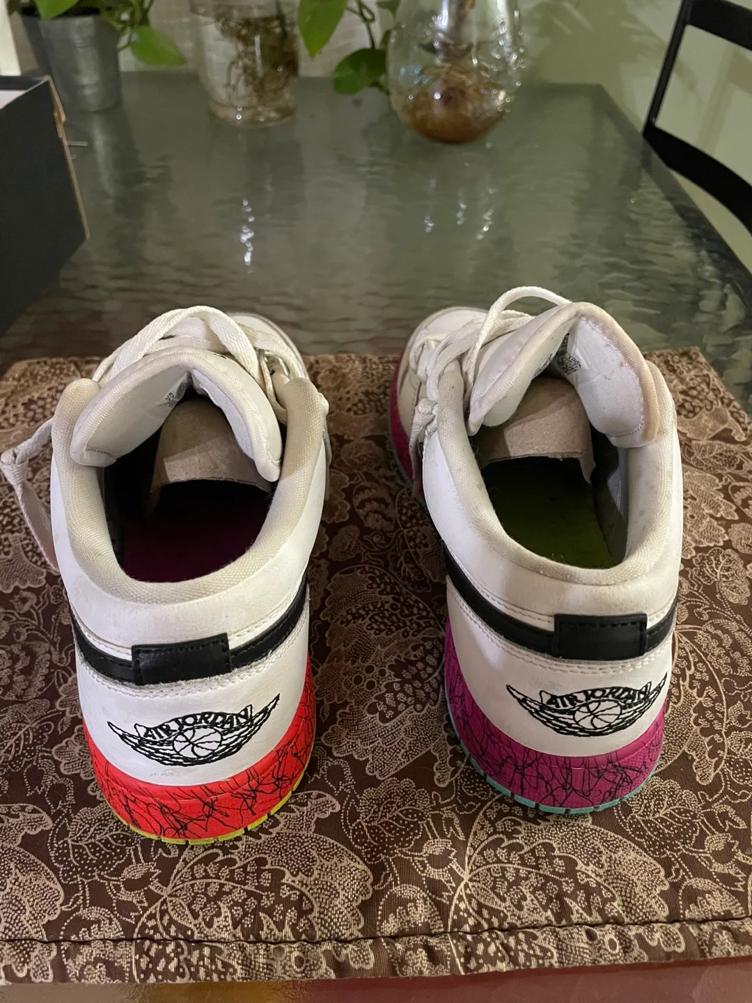 Air Jordan 1 Low Grades (GS) White/Black-Laser Crimson-Volt image indicator(5)