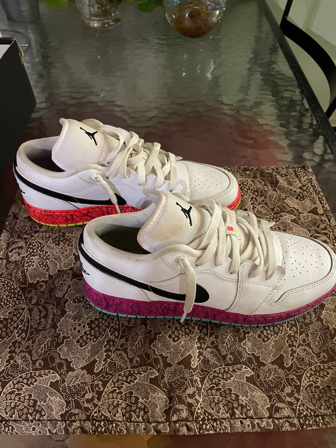 Air Jordan 1 Low Grades (GS) White/Black-Laser Crimson-Volt image indicator(4)