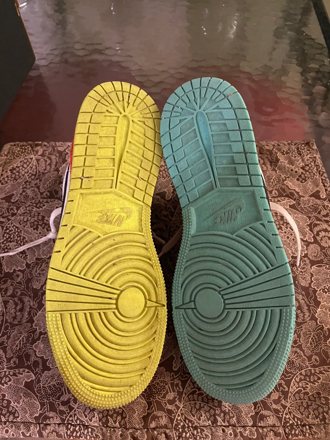 Air Jordan 1 Low Grades (GS) White/Black-Laser Crimson-Volt image indicator(6)