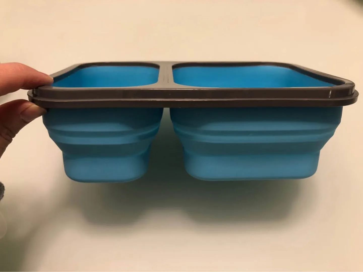 Silicone and Plastic Portable Food Container - Blue image indicator(3)